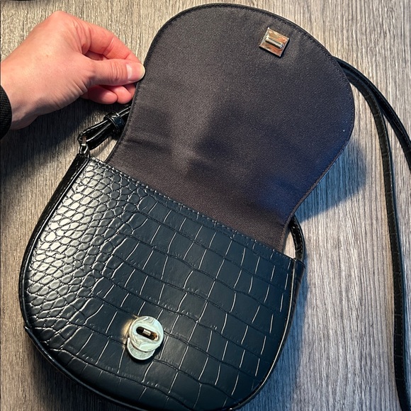 A New Day Black Quilted Shoulde Bag - Picture 3 of 6